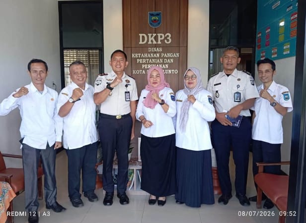 Kepala Dinas DKP3 Kota Sawahlunto Heni Purwaningsih dan Kalapas Narkoba Kota Sawahlunto Ressy Setiawan ( Foto DKP3 Kota Sawahlunto)